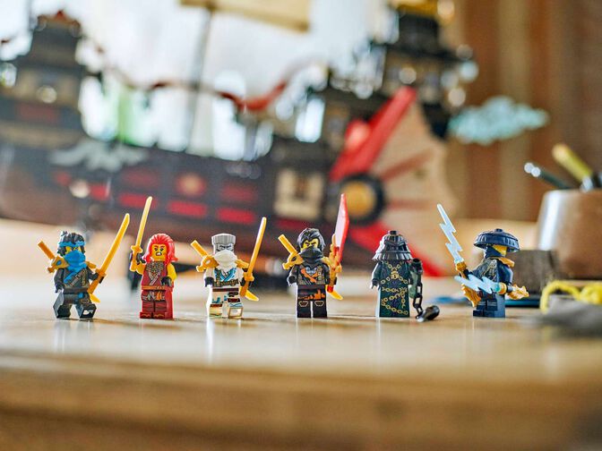 LEGO Ninjago: Barco Pirata del Templo, 2387 Piezas (71848) image number 5