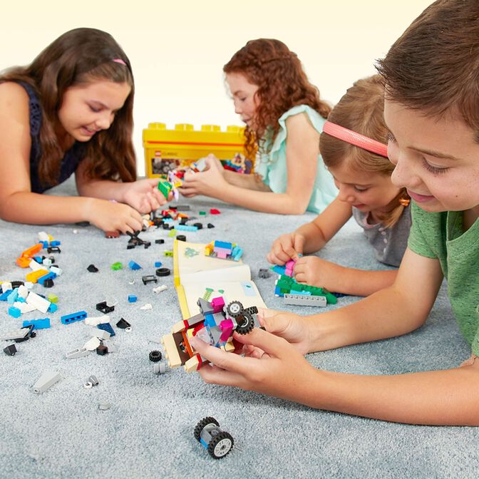 LEGO Classic: Caja de Ladrillos Creativos Mediana, 484 Piezas (10696) image number 3