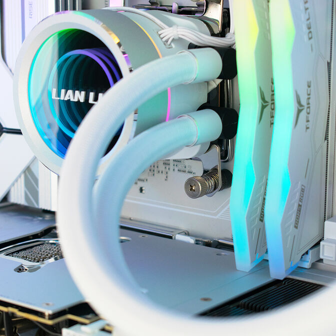 Ordenador King Mod Gamer-PC Ryzen 7 9800X3D 32GB DDR5 2TB RTX 5080 WiFi W11 - White Edition image number 4