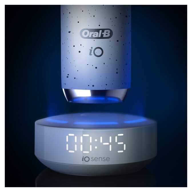 Cepillo de Dientes El&eacute;ctrico Oral-B iO Series 10 Stardust White image number 9