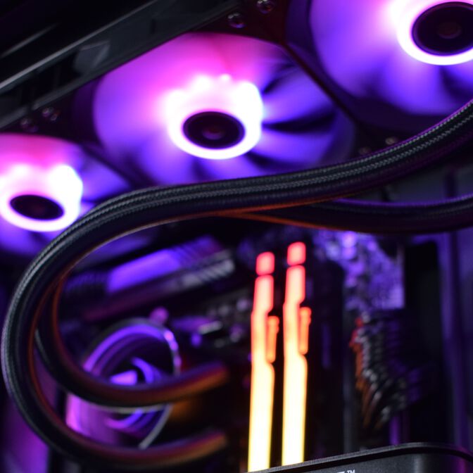 Ordenador King Mod Gamer-PC Ryzen 7 7800X3D 32GB DDR5 2TB RTX 5090 WiFi W11 image number 6