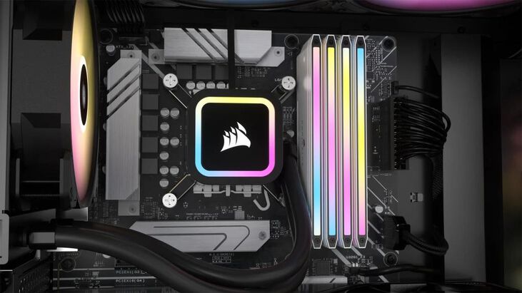 Corsair Kit 32GB (2 x 16GB) DDR5 7200MHz Dominator Titanium RGB White CL34 image number 4