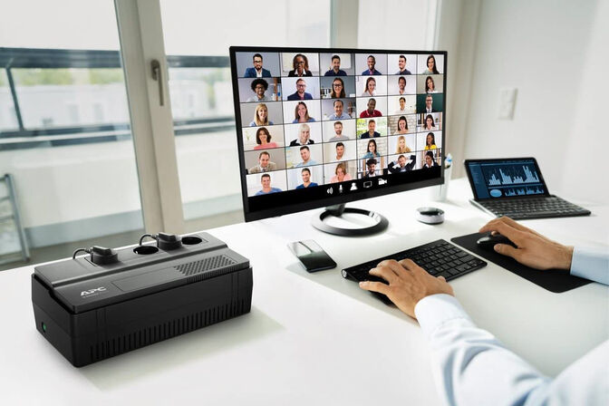 UPS APC Easy BV 500VA AVR Toma Schuko 230V image number 3