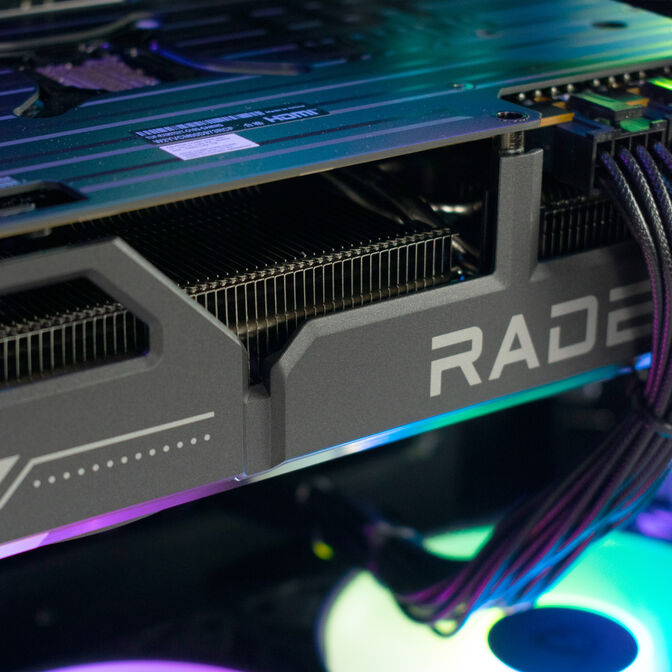 Ordenador King Mod Gamer-PC Powered by ASUS Ryzen 7 9800X3D 32GB DDR5 1TB RX 9070 XT WiFi W11 image number 5