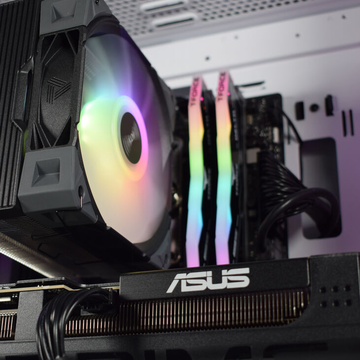 Ordenador AURA Gamer-PC Powered by ASUS Ryzen 7 7800X3D 32GB DDR5 1TB RTX 5070 WiFi W11 image number 5