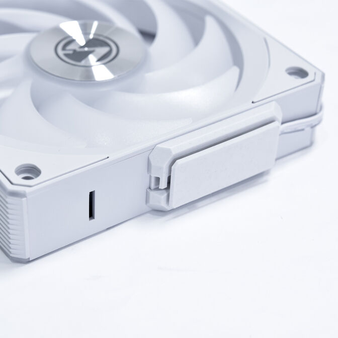 Ventilador Lian Li UNI FAN CL120 Wireless RGB PWM Blanco 120mm (Pack 3) image number 9