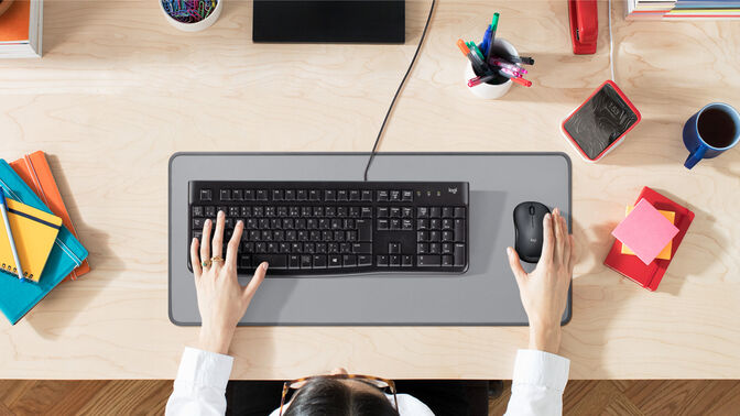 Alfombrilla Logitech Desk Mat Studio Series Gris image number 4