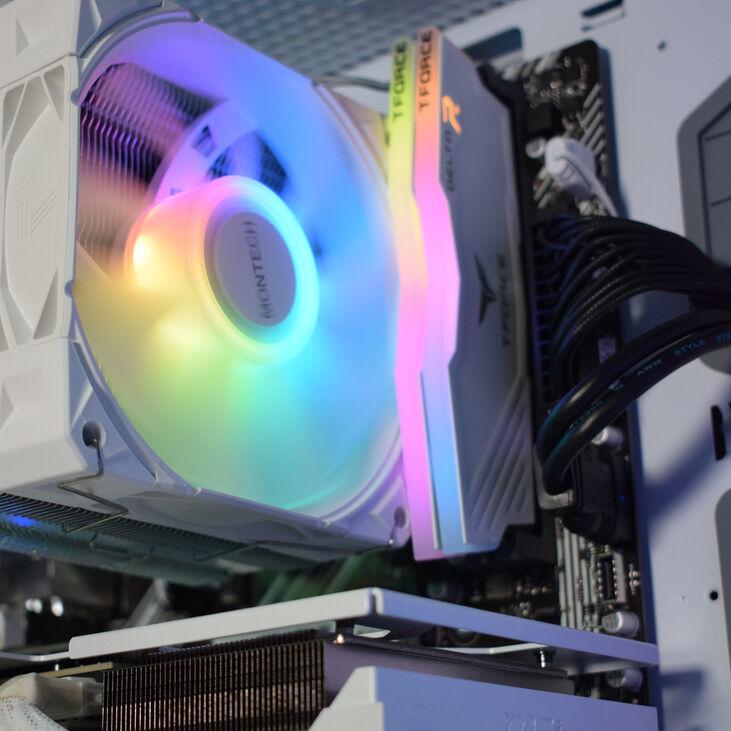 Ordenador AURA Limited-PC Ryzen 7 5700X3D 32GB DDR4 1TB RTX 5070 WiFi W11 image number 1