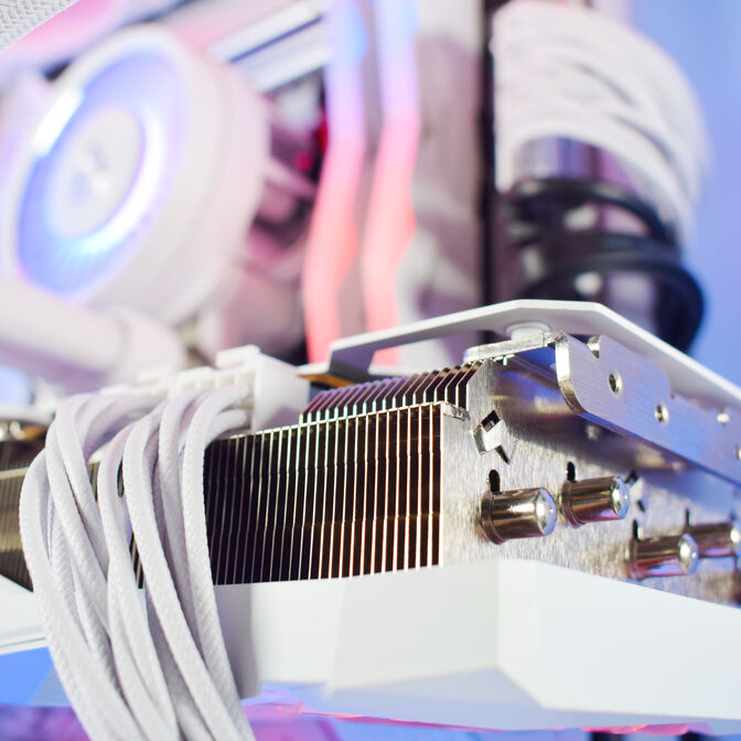 Ordenador King Mod Limited-PC Ryzen 7 7800X3D 32GB DDR5 1TB RX 7800 XT WiFi W11 image number 1