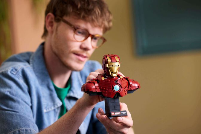 LEGO Marvel: Busto de Iron Man Mark 4, 436 Piezas (76327) image number 2