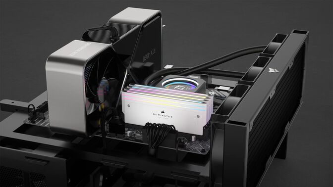 Corsair Kit 64GB (2 x 32GB) DDR5 6400MHz Dominator Titanium RGB White CL32 image number 6