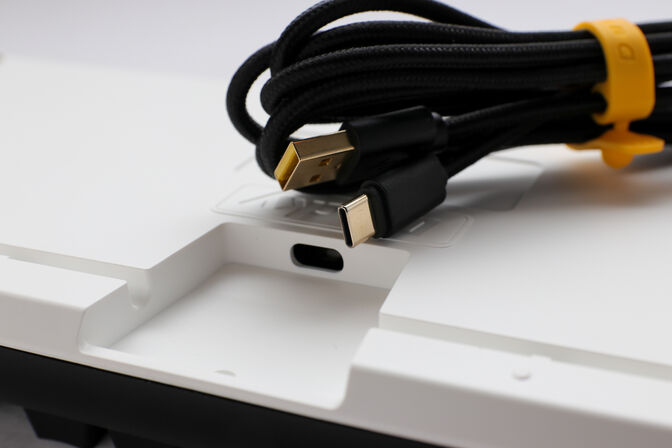 Teclado Mec&acirc;nico Ducky ONE 3 Classic TKL RGB MX-Silver (ES) image number 3