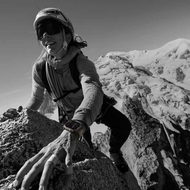 Smartwatch Apple Watch Ultra 2 GPS + Cellular, 49mm Titanium Case con Green/Grey Trail Loop  (S/M) image number 6