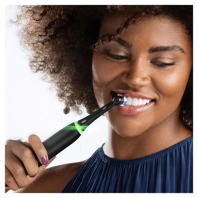 Cepillo de Dentes El&eacute;ctrico Oral-B iO Series 5 Matt Black image number 4