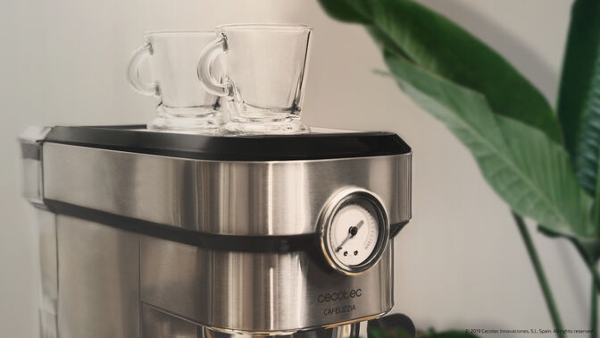 Cafetera Expresso Cecotec Cafelizzia 790 Steel Pro image number 10