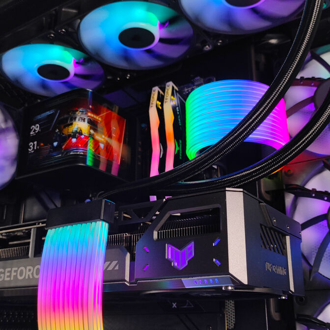 Ordenador King Mod Limited-PC Ryzen 7 9700X 32GB DDR5 1TB RTX 5070 Ti WiFi W11 image number 4