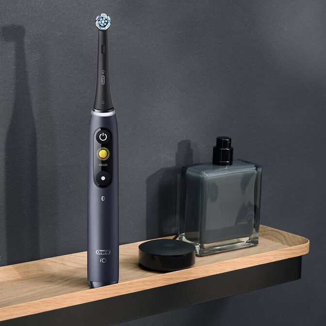 Cepillo de Dientes El&eacute;ctrico Oral-B iO Series 8 Negro image number 4