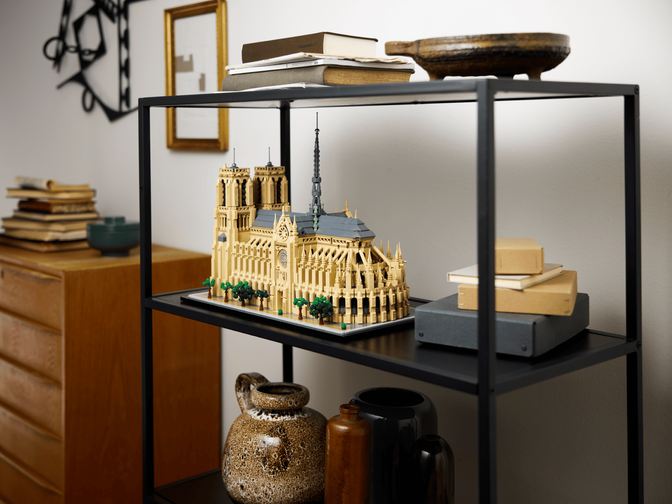 LEGO Architecture: Notre-Dame de Paris, 4383 Piezas (21061) image number 9