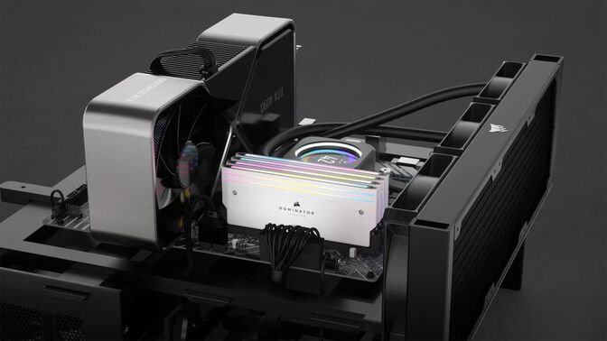 Corsair Kit 32GB (2 x 16GB) DDR5 7000MHz Dominator Titanium RGB White CL34 image number 7