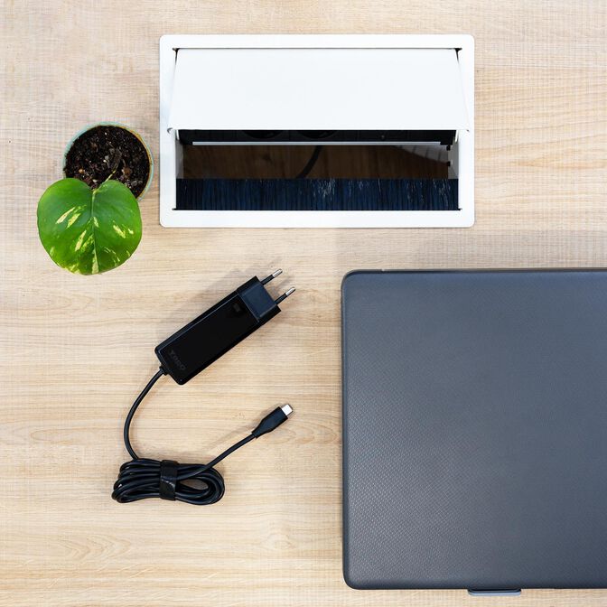 Cargador de Port&aacute;til GaN Tooq USB-C PD 90W Negro image number 2