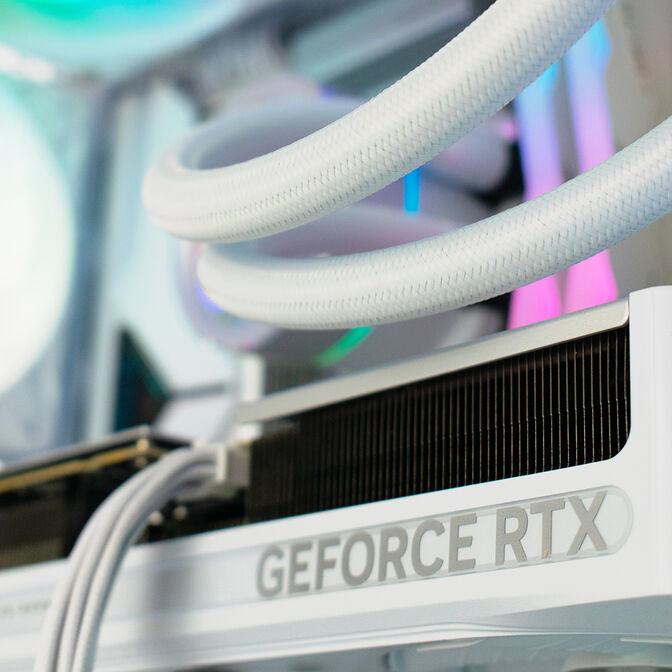 Ordenador King Mod Gamer-PC Ryzen 7 9800X3D 32GB DDR5 2TB RTX 5080 WiFi W11 - White Edition image number 3