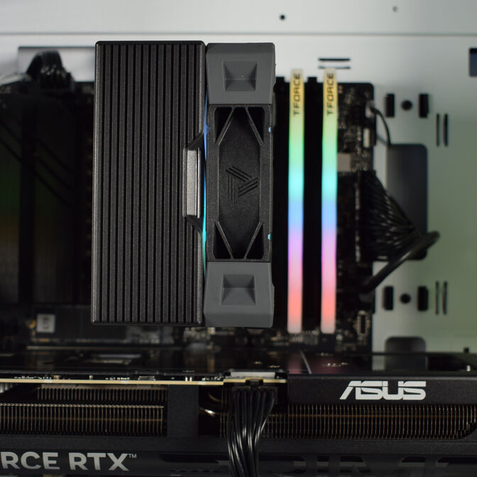 Ordenador AURA Gamer-PC Powered by ASUS Ryzen 7 7800X3D 32GB DDR5 1TB RTX 5070 WiFi W11 image number 7