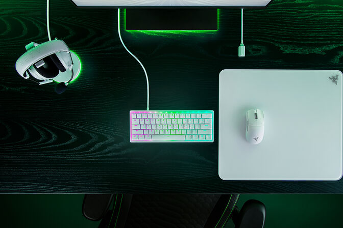 Teclado Razer Huntsman V3 Pro TKL RGB Analog Optical Switch Blanco (US) image number 0