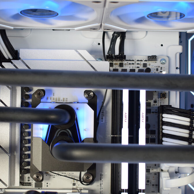 Ordenador King Mod Liquid-PC Ryzen 7 9800X3D 64GB DDR5 2TB RTX 5080 WiFi W11 image number 8