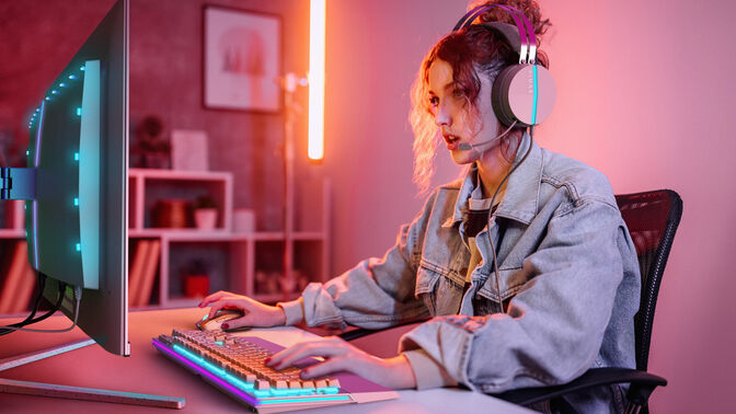 Monitor Philips EVNIA 32" 32M2N8900 QD-OLED 4K 240Hz 0.03ms DisplayHDR TrueBlack 400 image number 1