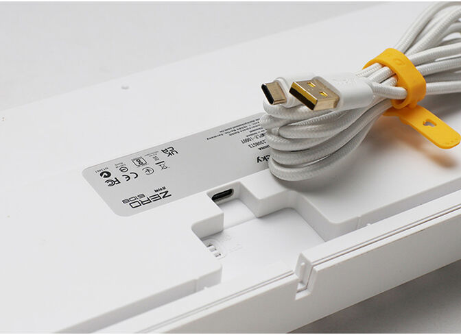 Teclado Mec&acirc;nico Ducky Zero 6108 100% Pure White RGB Tri-Mode Connect MX2A-Silver (ES) image number 6