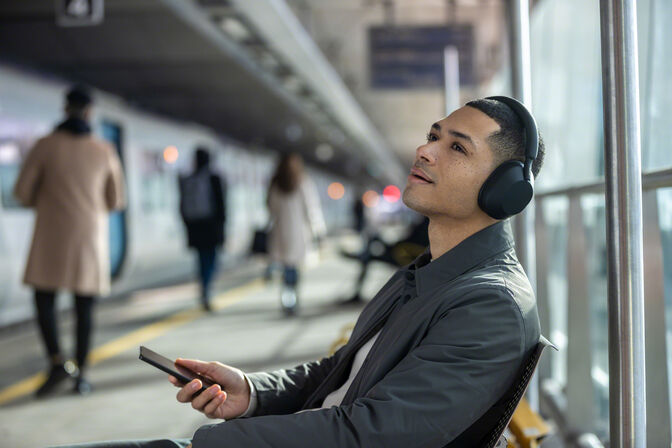 Auriculares Inal&aacute;mbricos Sony WH-1000XM5 Bluetooth con ANC NFC Negro image number 3