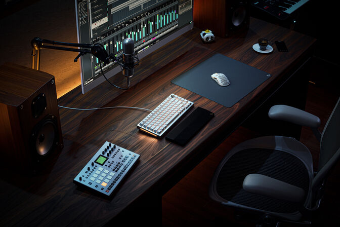 Barebone Glorious GMMK Pro 75% White Ice image number 7