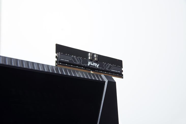 Kingston Kit 128GB (4 x 32GB) DDR5 6400MHz FURY Renegade Pro ECC RDIMM CL32 image number 4