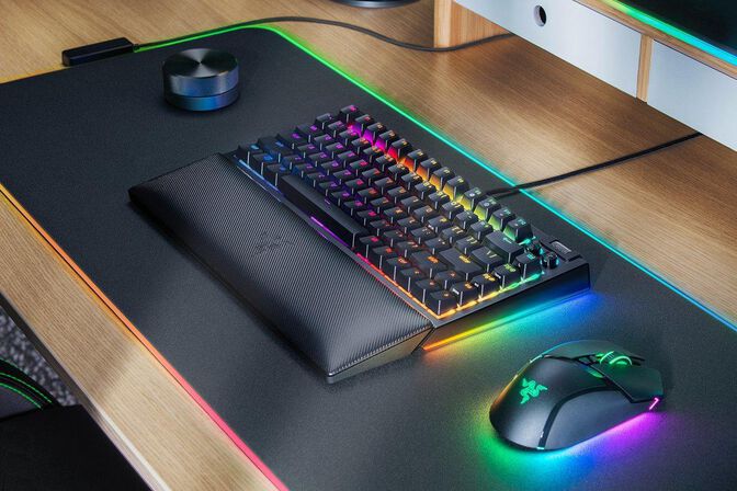 Teclado Razer BlackWidow V4 75% (ISO) RGB Tactile Switch (US) image number 2