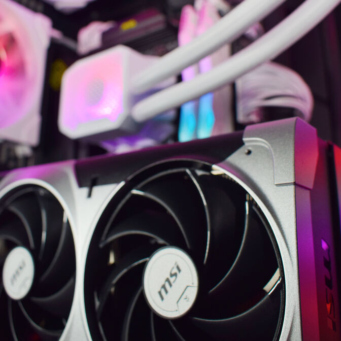 Ordenador King Mod Gamer-PC Ryzen 7 9800X3D 32GB DDR5 2TB RTX 5090 WiFi image number 5