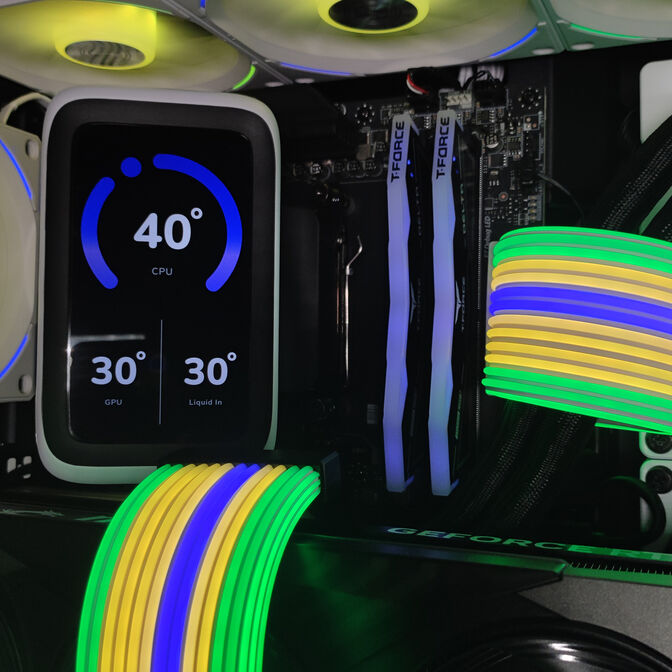 Ordenador King Mod Gamer-PC Hyte Ryzen 7 9800X3D 32GB DDR5 2TB RTX 5070 Ti WiFi W11 image number 2