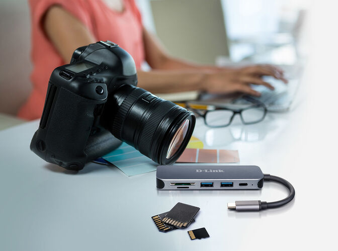 HUB USB D-Link USB-C Macho > 2 x USB 3.0 (SS) + 1 x USB-C (Thunderbolt 3) + Leitor de Cart&otilde;es image number 2