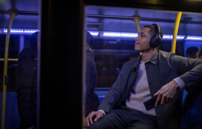 Auriculares Inal&aacute;mbricos Sony WH-1000XM5 Bluetooth con ANC NFC Negro image number 2