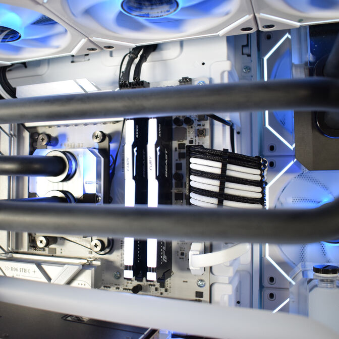 Ordenador King Mod Liquid-PC Ryzen 7 9800X3D 64GB DDR5 2TB RTX 5080 WiFi W11 image number 6