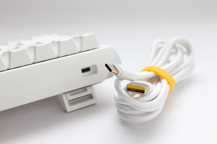 Teclado Mecânico Ducky ONE 3 Classic SF 65% RGB Pure White MX-Brown (ES) image number 3