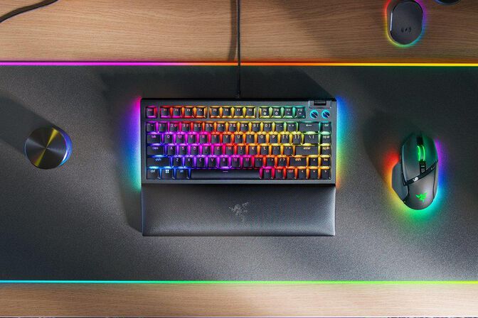 Teclado Razer BlackWidow V4 75% (ISO) RGB Tactile Switch (US) image number 0