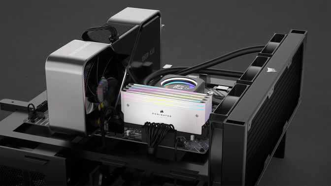 Corsair Kit 32GB (2 x 16GB) DDR5 6000MHz Dominator Titanium RGB White CL30 image number 6