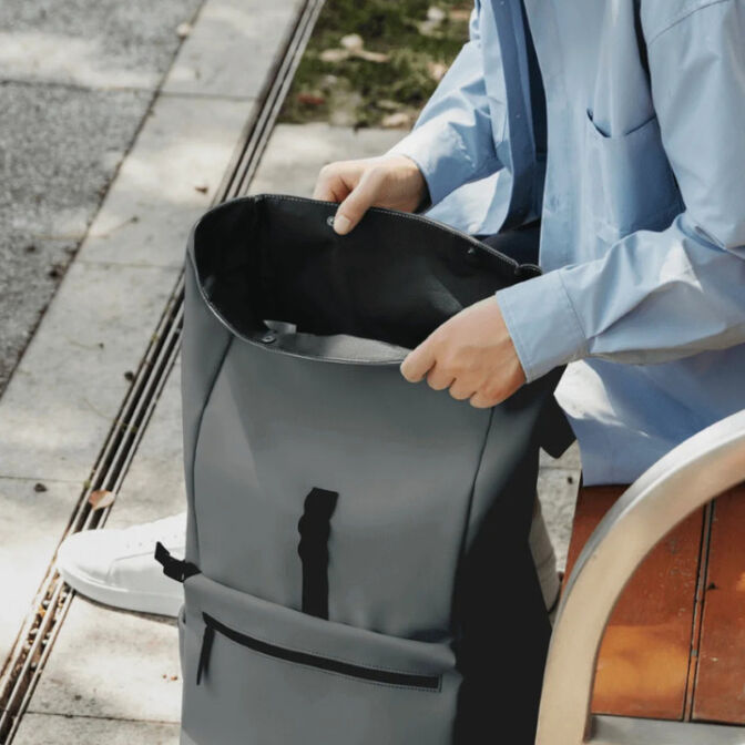 Mochila impermeable Xiaomi Roll Top Casual Backpack Gris 23L image number 3