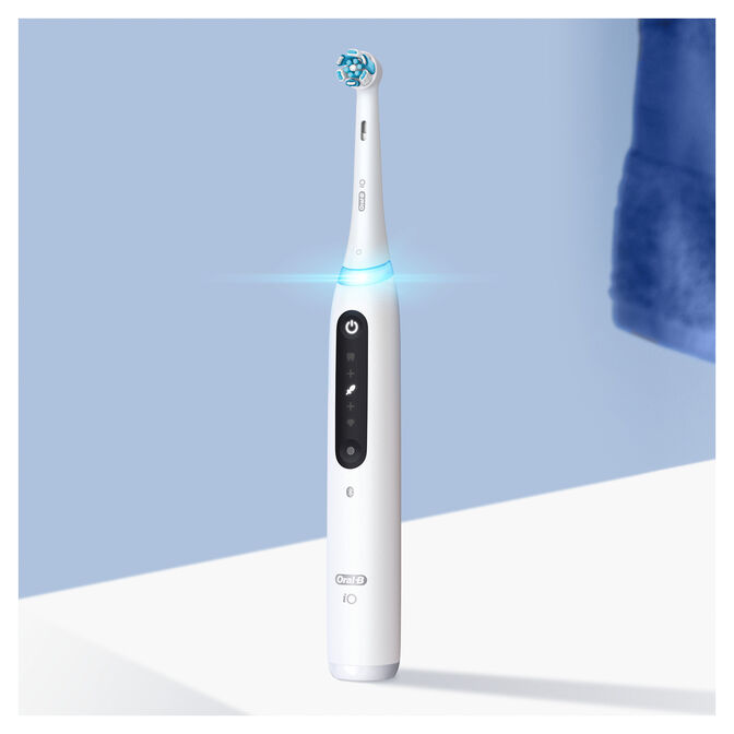 Cepillo de Dientes El&eacute;ctrico Oral-B iO Series 5 Quite White image number 4