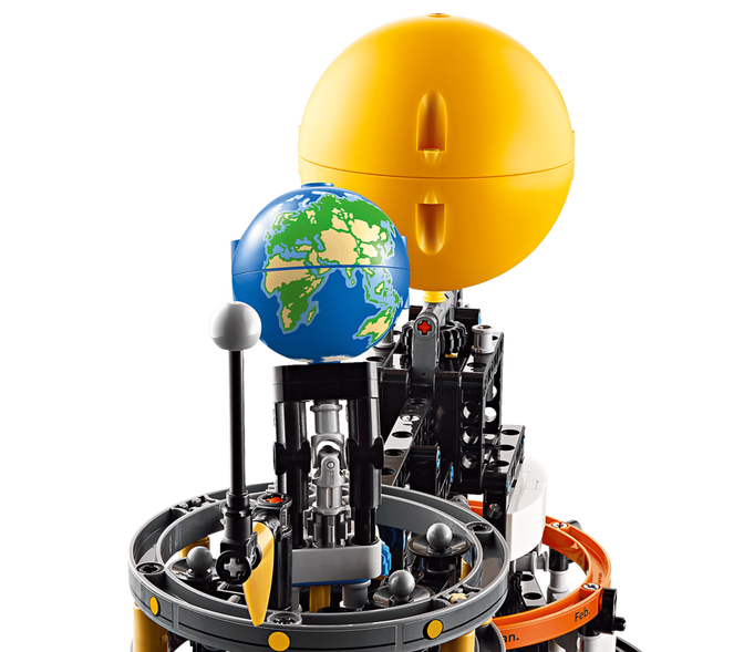 LEGO Technic: Tierra y Luna en &Oacute;rbita, 526 Piezas (42179) image number 2