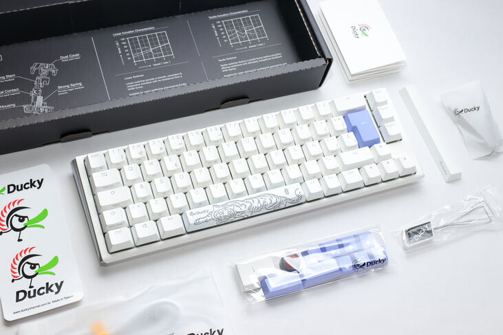 Teclado Mecânico Ducky ONE 3 Classic SF 65% RGB Pure White MX-Red (ES) image number 4